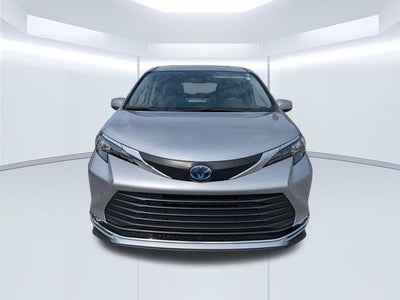 2024 Toyota Sienna XLE 8 Passenger