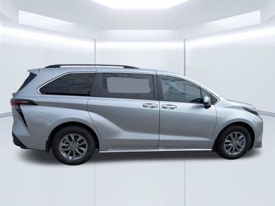 2024 Toyota Sienna XLE 8 Passenger