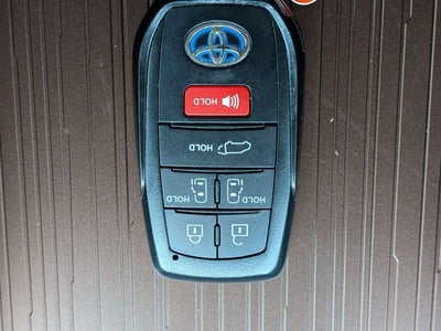 2024 Toyota Sienna XLE 8 Passenger