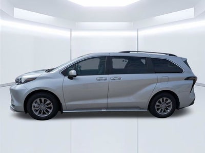 2024 Toyota Sienna XLE 8 Passenger