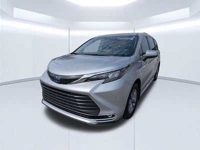 2024 Toyota Sienna XLE 8 Passenger