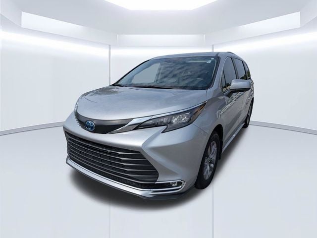 2024 Toyota Sienna XLE 8 Passenger