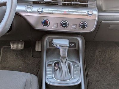 2025 Hyundai Kona SE