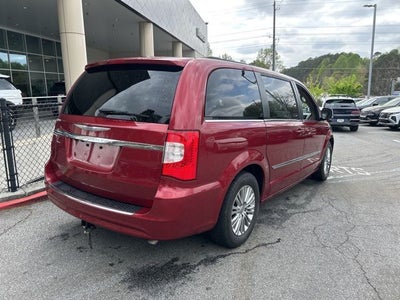 2016 Chrysler Town & Country Touring-L