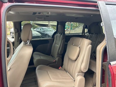 2016 Chrysler Town & Country Touring-L