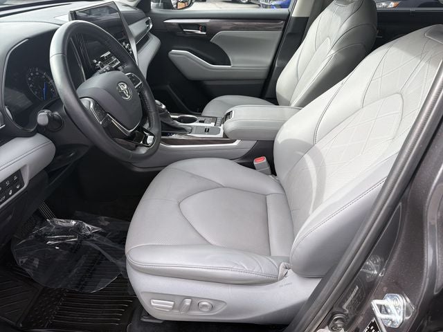 2021 Toyota Highlander Hybrid Platinum