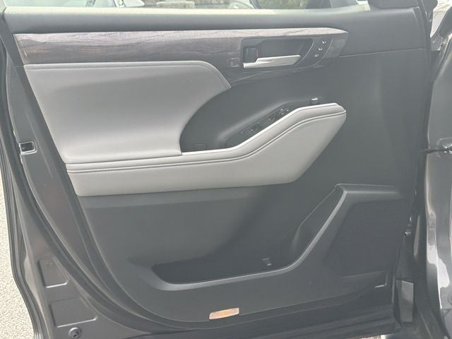 2021 Toyota Highlander Hybrid Platinum