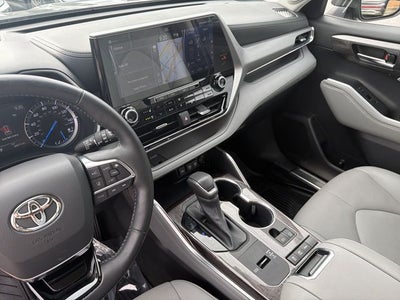 2021 Toyota Highlander Hybrid Platinum