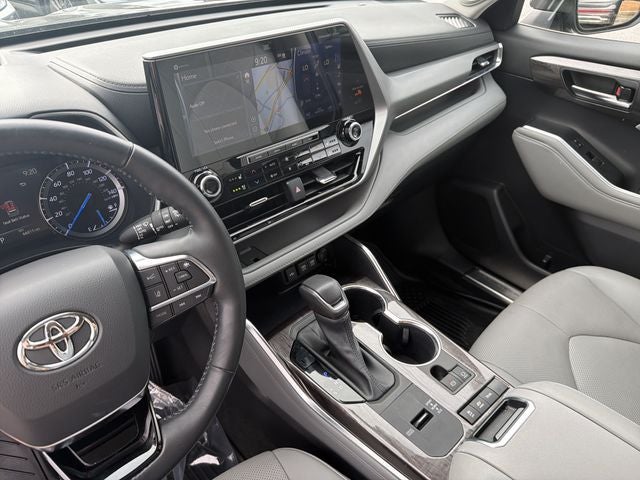 2021 Toyota Highlander Hybrid Platinum