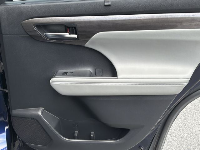 2022 Toyota Highlander Hybrid Limited
