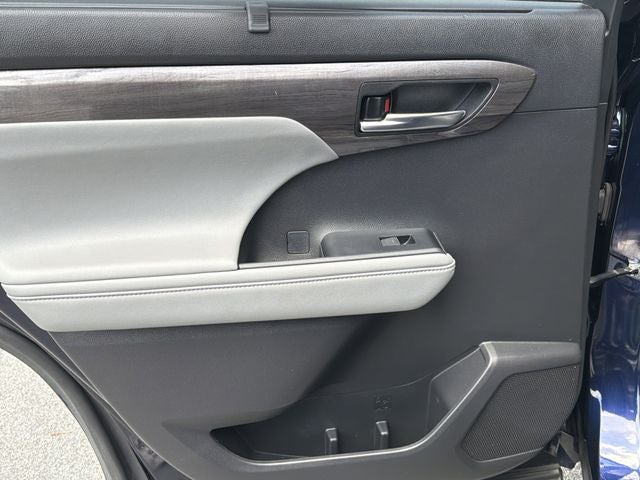 2022 Toyota Highlander Hybrid Limited