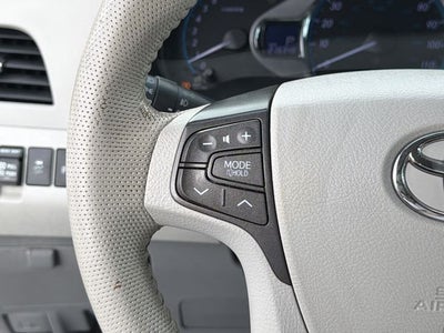 2014 Toyota Sienna XLE 8 Passenger