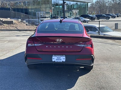 2025 Hyundai Elantra SEL Sport